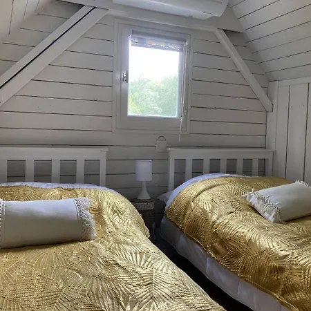 Avec Piscine Privee Et A Chalet Sos