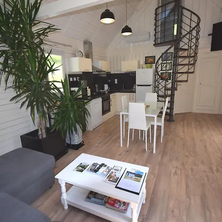 Chalet Avec Piscine Privee Et A *