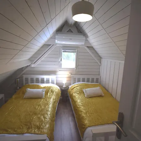 Avec Piscine Privée Et à Chalet