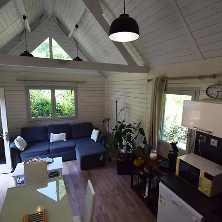 Chalet Avec Piscine Privee Et A *