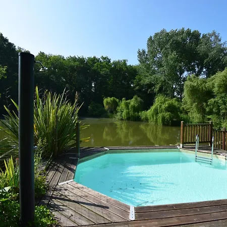 Chalet Avec Piscine Privee Et A *
