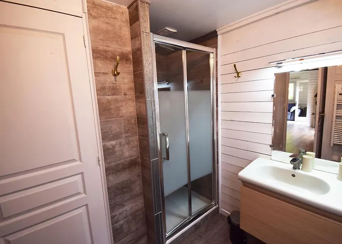 Avec Piscine Privee Et A Sos